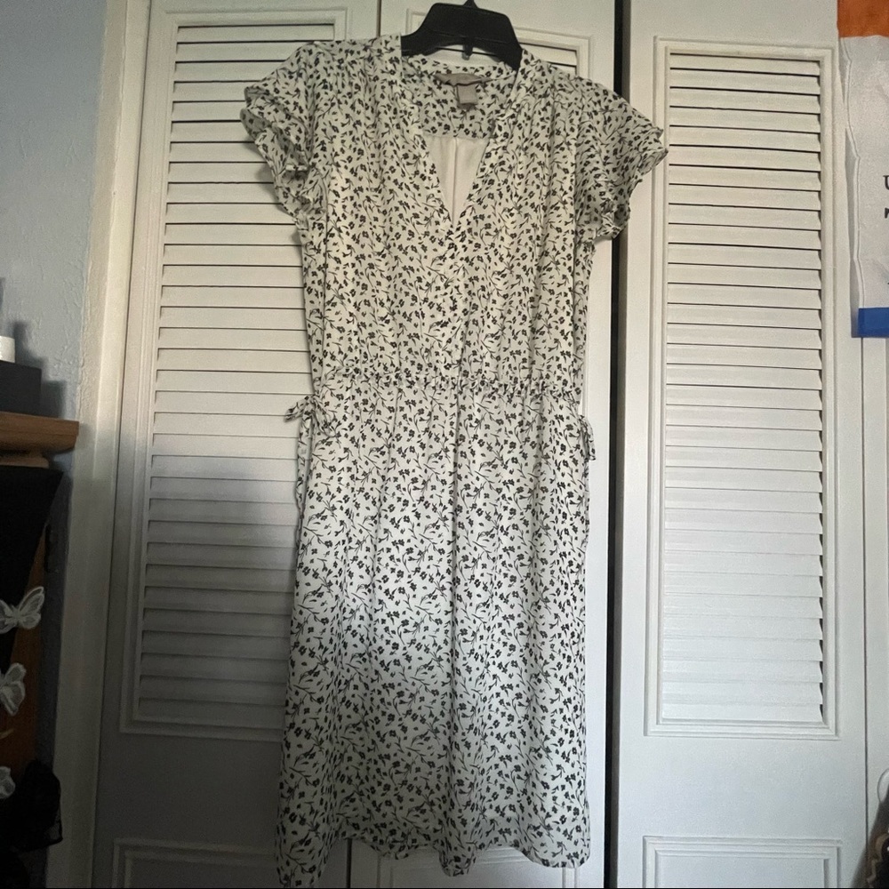 H&M Black and White Floral Short Sleeve Dress